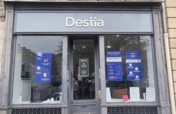 Destia Versailles Hoche