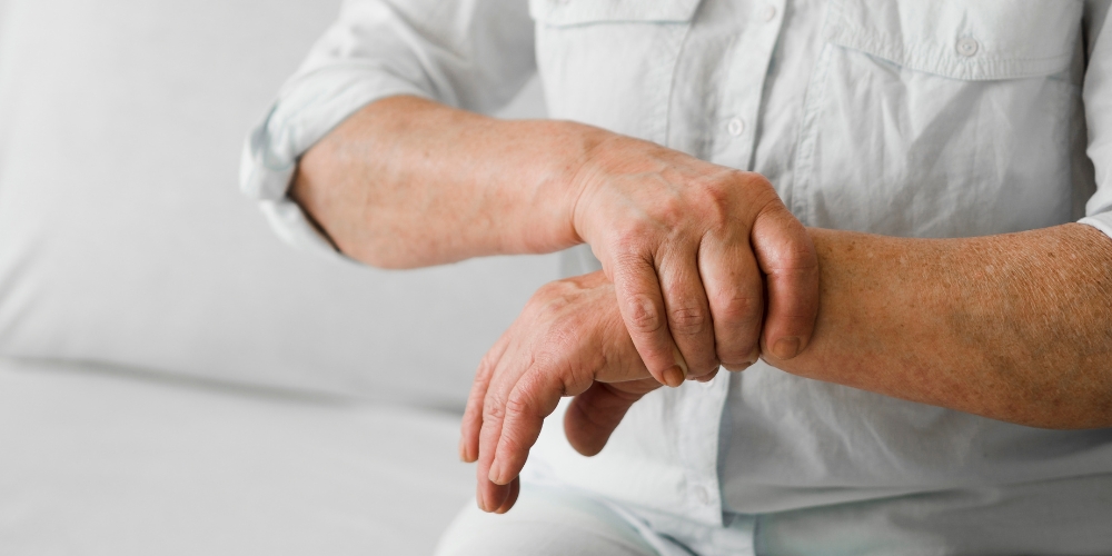 L'arthrose chez les personnes âgées : prévention, traitement et prise en charge