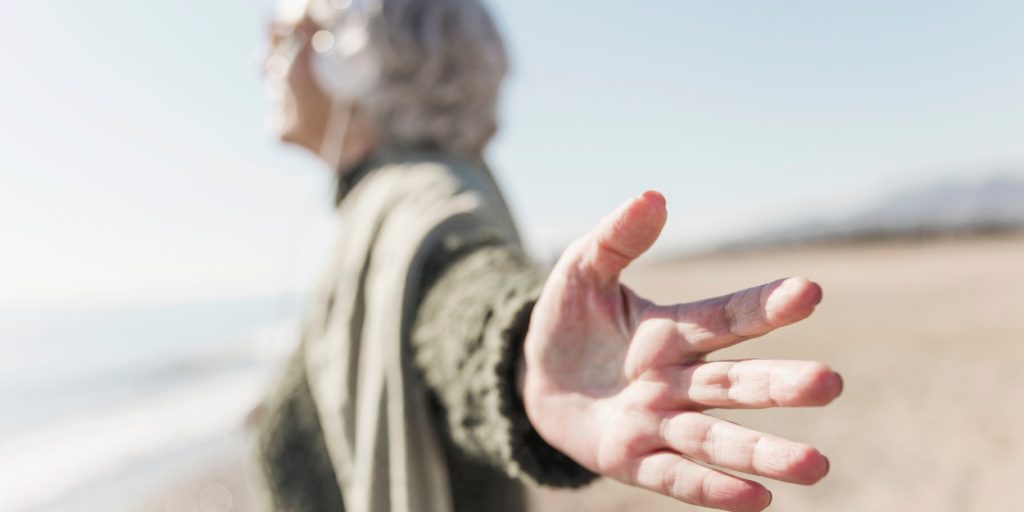 Comment accompagner une personne en fin de vie à domicile ?