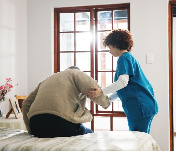 Aide au lever et au coucher à domicile pour personne âgée ou handicapée Bannière Mobile